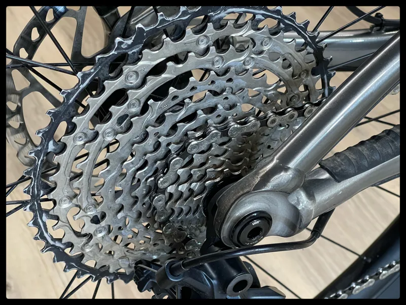 Liv Intrigue 29 1 Medium Smoke Metal 2022-7